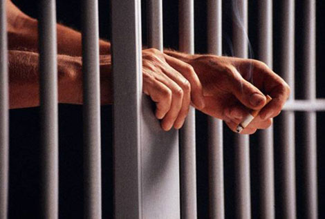 يعود ‬للسجن ‬ساعتين ‬بعد ‬إطلاق ‬سراحه ‬في ‬معسكر