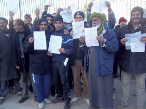 Des marchands de fruits et légumes protestent