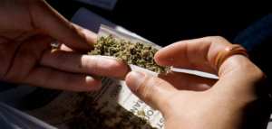 هل تدخين الحشيش حرام