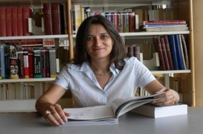 ÉCRIRE L'HISTOIRE DE L’ALGÉRIE À LA PÉRIODE COLONIALE. EN FRANCE : QUELS APPORTS, QUELLES LIMITES '