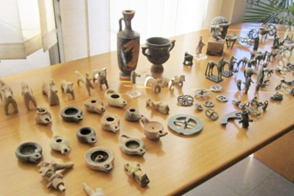 الدرك يسترجع 37 قطعة أثرية منهوبة من موقع مصنف ببريكة بباتنة