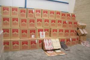 حجز حوالي ألفين علبة سجائر و271 قارورة خمر بسوق أهراس وورقلة