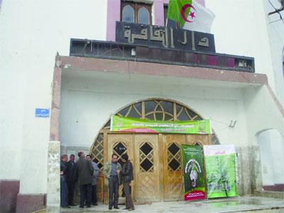 La Culture clouée sur scène