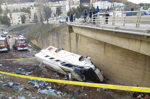 5 morts et 33 blessés suite au dérapage d'un bus