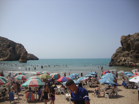 ''الزوالية'' يكتشفون أصحاب القرار في ''مرسى بن مهيدي''