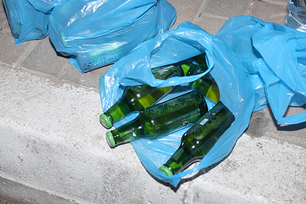 مواطنون يداهمون أوكار المنحرفين وبائعي الخمور بباتنة