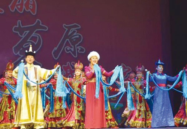La troupe Ethnic Opera and Dance Drama Theater à l'Opéra d'Alger