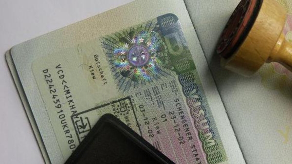 سفارات موازية لتزوير تأشيرات 