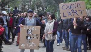 طلبة مدرسة الفنون الجميلة يوقفون إضرابهم عن الطعام