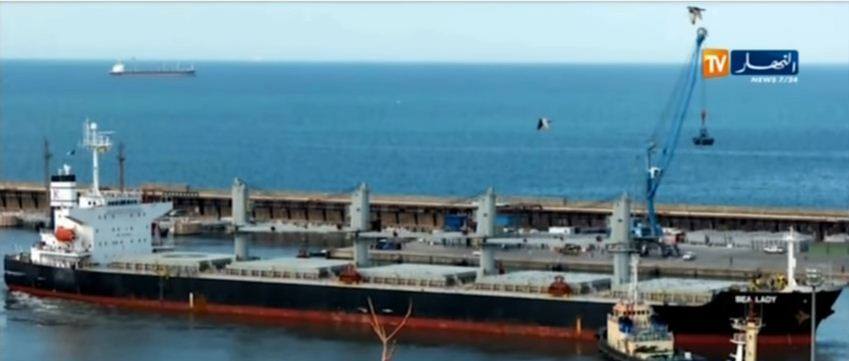 المد يحيل إخراج باخرة جانجة بميناء سكيكدة