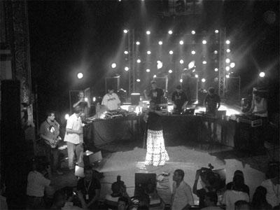 Le hip-hop clôture le 10e Dimajazz                                    Six platines en batterie pour un final en allégresse