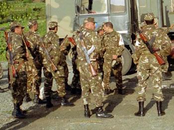 Des terroristes repoussés aux frontières                                    L'ARMEE REPOUSSE LEUR ENIÈME TENTATIVE D'INCURSION