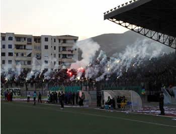 Le spectre de la relégation plane