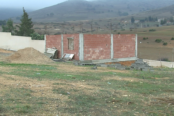 مواطنون يثورون على بناء سكن داخل مقبرة بالمدية