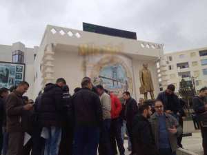 مكتتبو  عدل 2  بميلة ينظمون وقفة احتجاجية أمام مقر الولاية