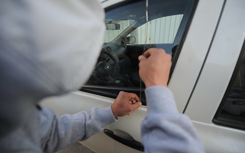 الإطاحة بعصابة مختصة في تزوير وتفكيك السيارات بباتنة