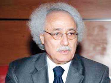 Pour M. S. Babès, la chute des cours du brut rappelle que l'Algérie n'est pas à l'abri de la crise