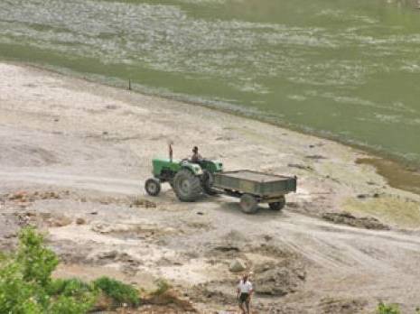 Commune de Tadmait : le pillage du sable continue                                    Tiziouzou : les autres articles