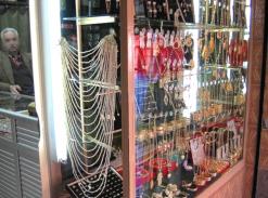 توقيف عصابة مختصة في السطو على محلات المجوهرات ببرج بوعريريج                                    تستعمل السيارات والغاز المسيل للدموع