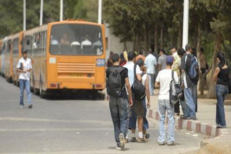 طلبة غرب العاصمة يطالبون بحافلات إضافية للنقل الجامعي