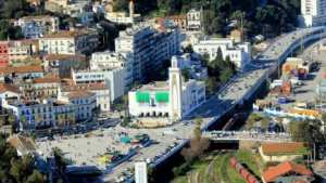 فتح تحقيق في قضية بناء حظيرة للسيارات بسكيكدة