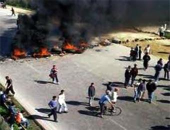 إصابة عميد شرطة بزجاجة حارقة في انتفاضة السكن ببسكرة                                    جدد الاحتجاجات ببلدية أولاد جلال لليوم الثاني