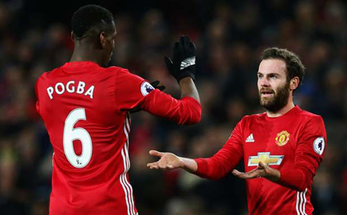 ماتا مدافعًا عن زميله