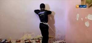 بالفيديو.. أم تكبل فلذة كبدها في غرفة لمدة 10 سنوات بأدرار.. وهذا هو السبب