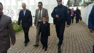 صور.. طفل لايتعدى 7 سنوات واليا لولاية تيبازة