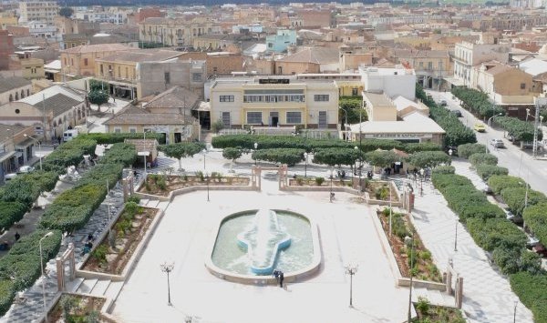 والي غليزان يفكر في شباب 