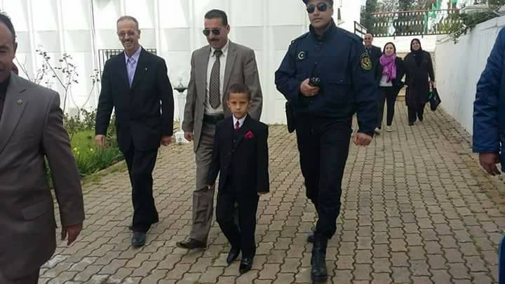 صور.. طفل لايتعدى 7 سنوات واليا لولاية تيبازة