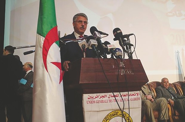 Bouteflika appelle à supporter l'austérité