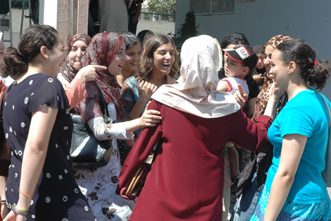 نسبة النجاح 60 بالمائة.. الجزائر شرق تتربع على العرش ب76.17 تليها بومرداس وتيزي وزو                                    96 ألف مترشح تحصلوا على البكالوريا بتقدير