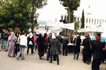 Le mouvement momentanément suspendu