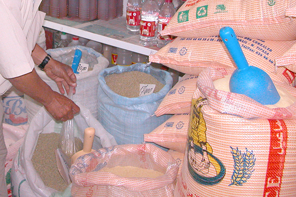 مقاضاة مستوردين لتلاعبهم بأسعار السميد والفرينة في وهران