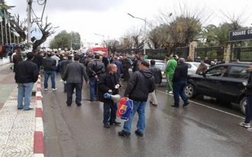 التكتل النقابي يفي بوعده ويستعرض عضلاته في تيزي وزو