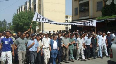 إضراب عام للتجار يشل عدة بلديات بولاية تيزي وزو