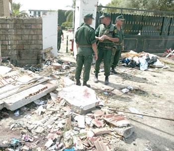 Les terroristes frappent à Ouargla                                    UN ATTENTAT KAMIKAZE FAIT UN MORT ET DIX BLESSES