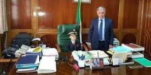 والي تيبازة يحقق أمنية طفل يتيم