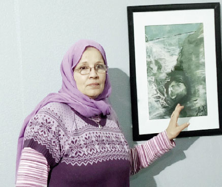 حفيزة العنابي بشيري تقدم أعمالها التشكيلية بقسنطينة