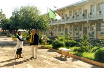 أساتذة مُتوسطة الأمير عبد القادر بوادي أرهيو في غليزان يحتجون تنديدا بغياب الأمن داخل المؤسسة