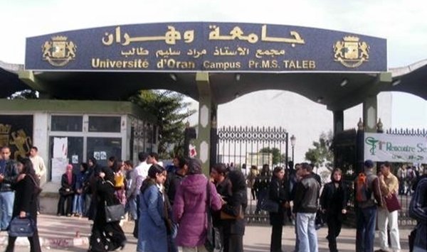 الأساتذة الجامعيون يحتجّون بوهران