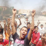 شباب حي 100 سكن يغلق الطريق                                    أزمة الماء تفجر الإحتجاجات بالجلفة