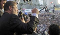 مرسي يبدأ سباق ال100 يوم بالاستسلام للمجلس العسكري                                    استمرار المظاهرات المؤيدة والمعارضة له