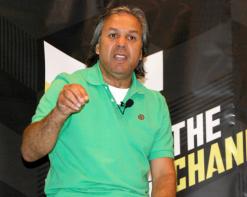 “الكرة الجزائرية صنعت إنجازاتها بالأسماء المحلية وأنا ضد المدرب الأجنبي