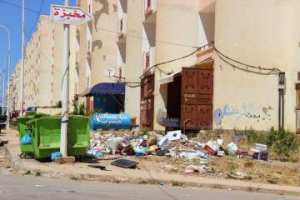 طرقات البويرة تتحول إلى مفرغة عمومية