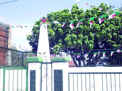 Cinq stèles à la mémoire des valeureux martyrs                                    Au village Aït Atelli, commune de Larbaâ Nath Irathen