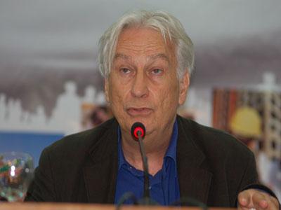 «La reconnaissance permettrait de lever une hypothèque importante dans les relations entre les deux pays»                                    Gilles Manceron, à propos des crimes de la colonisation française en Algérie