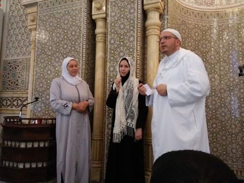 فتاة روسية تعتنق الإسلام بمسجد الأمير عبد القادر بقسنطينة