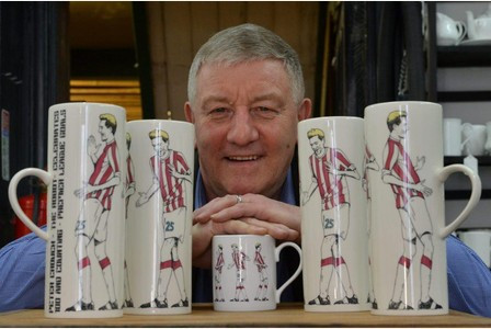 نحات انجليزي يكرم كروش بطريقته الخاصة